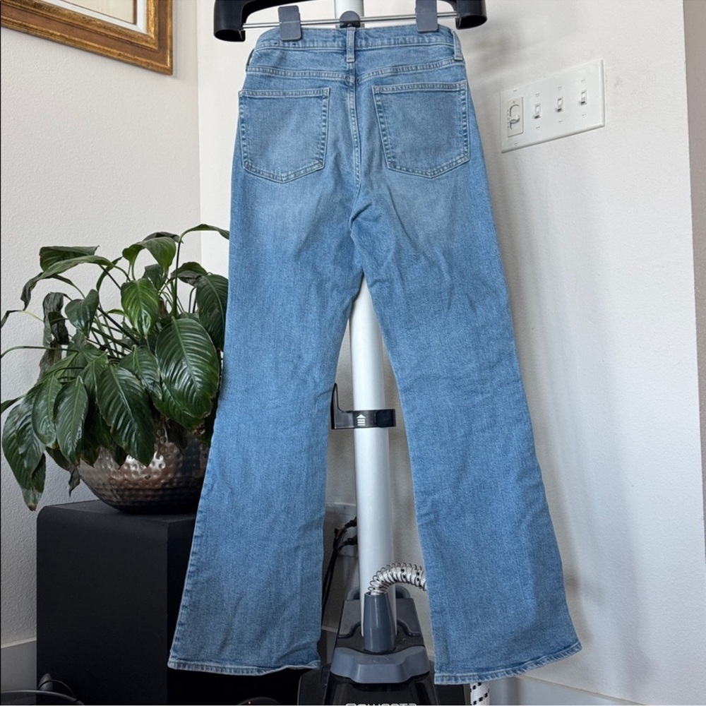 Gap Women’s 70’s Flare Jeans Sz 4/27 Regular High Rise Front Pockets Light Wash - Picture 7 of 9